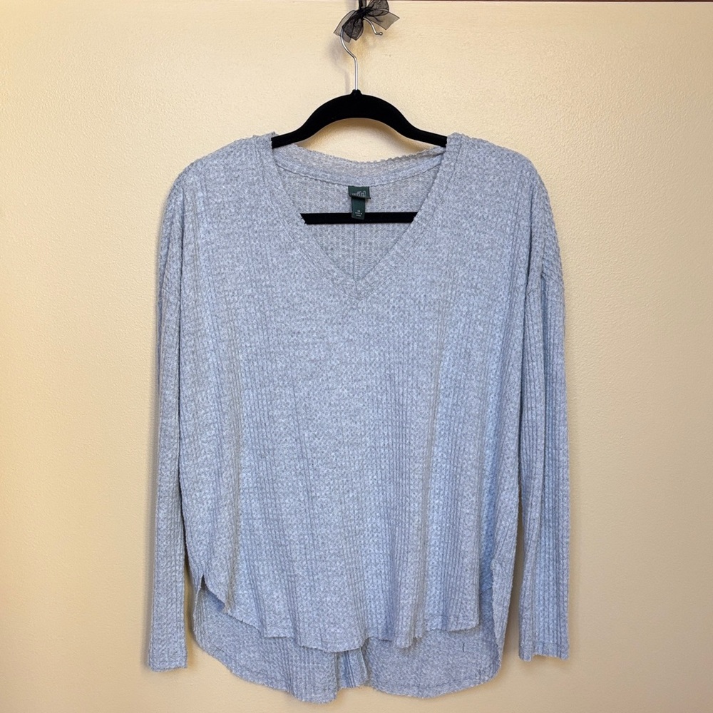 Wild Fable Light Gray V-Neck Long Sleeve Top